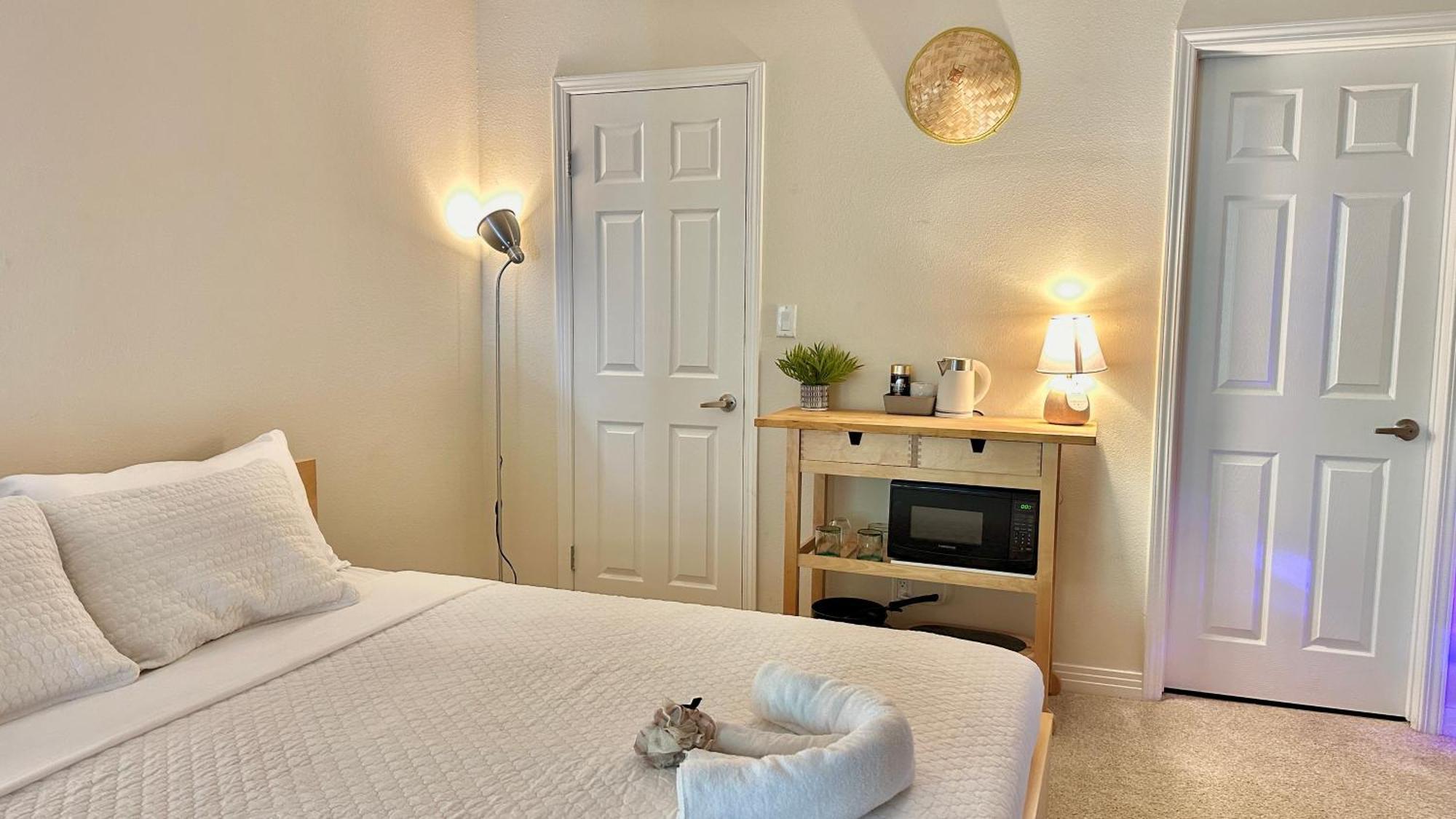 Habitación en casa particular Oceanside Serenity,master Bedroom With Private Bathroom With Free Parking In Mdr *
